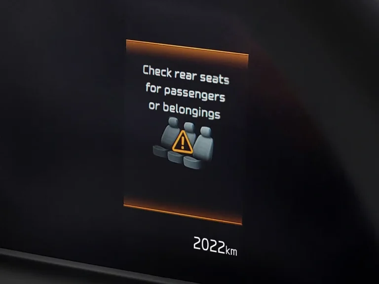 Rear Occupant Alert (ROA) Rear Occupant Alert cares if anyone is left alone. When you are about to exit, ROA checks the rear seats and warns you with an alarm.